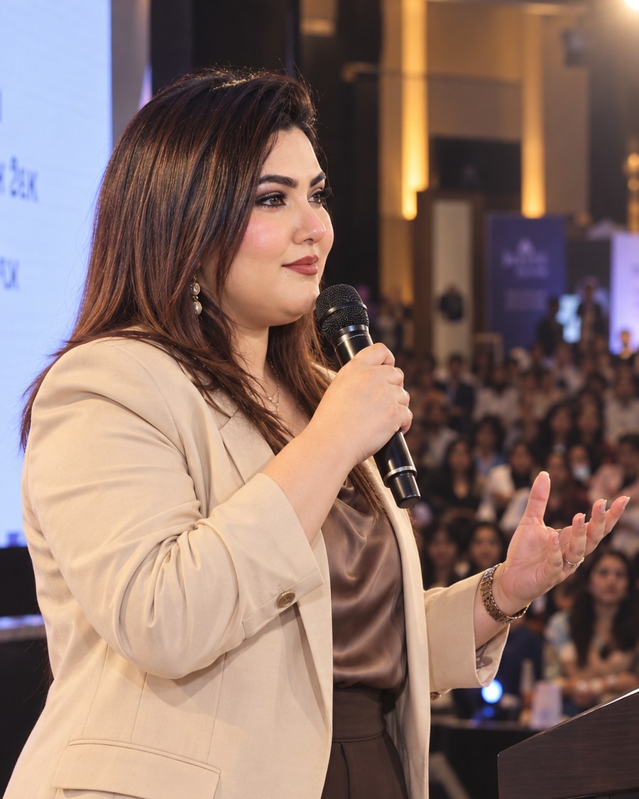 Farheen on stage